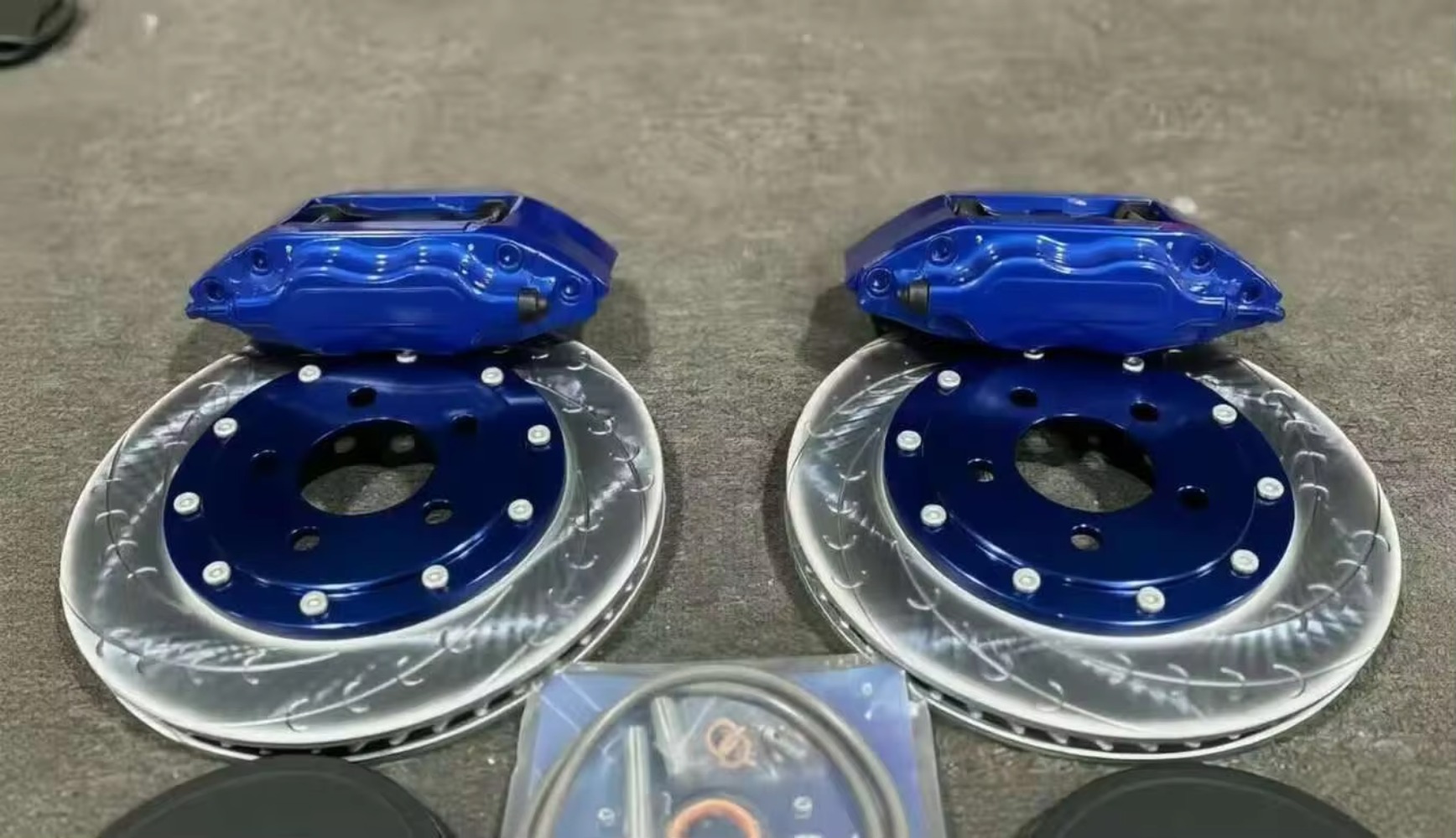 مجموعة فرامل سباق جديدة عالية  - مراجعة Forged Front Brake Caliper 4 Piston وسعره